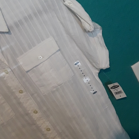 Old navy button front top.NWT. - Picture 3 of 5